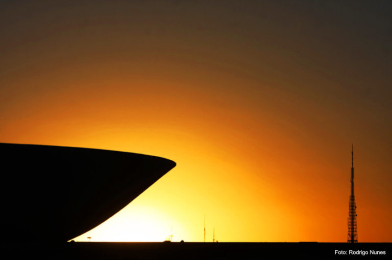 Pôr do Sol no Congresso Nacional do Brasil